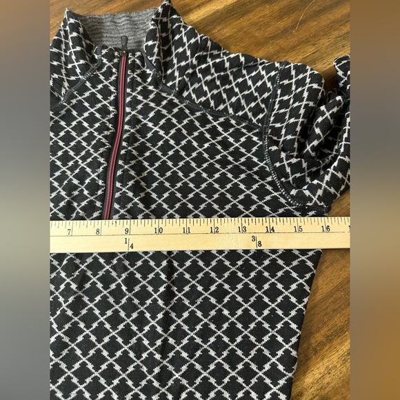 SmartWool Merino Wool Long Sleeve Geometric Print Black White 3/4 Zip Small EUC - Picture 5 of 6